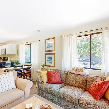 A Walk From The Beach, Unit B Apartment